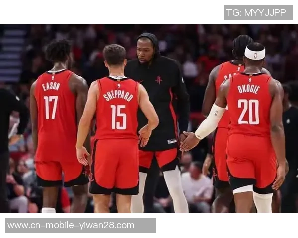 再会卡佩拉!火箭、雄鹿酝酿4换1买卖，1米93后卫辅佐杜兰特争冠